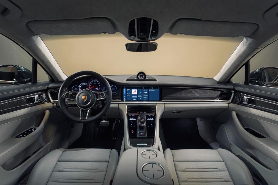 Торпедо Porsche Panamera Turbo 2016 года  (фото 46 из 53)